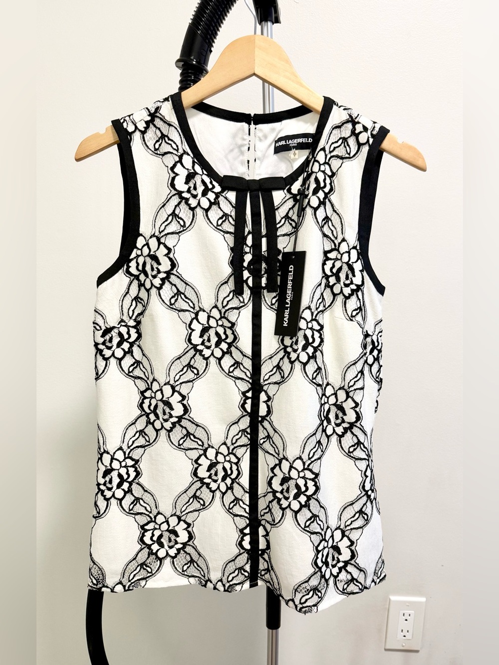 Karl Lagerfeld Black and White Floral Lace-Overlay Sleeveless Camisole